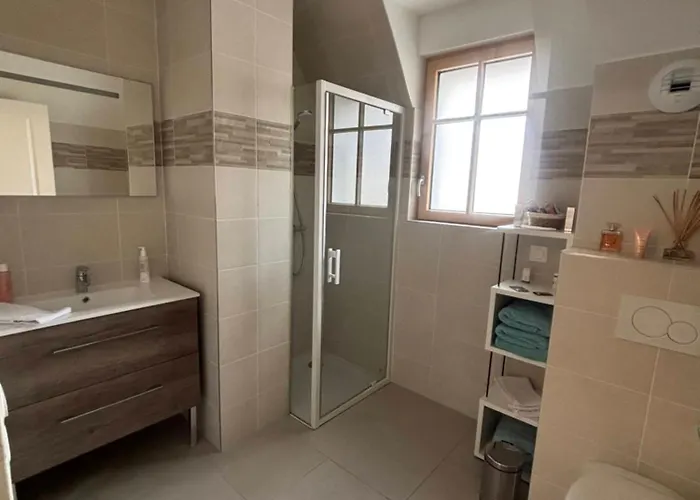 La Presqu'ile 2 Bedrooms With Terrace And Garage