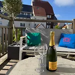 La Presqu'ile 2 Bedrooms With Terrace And Garage