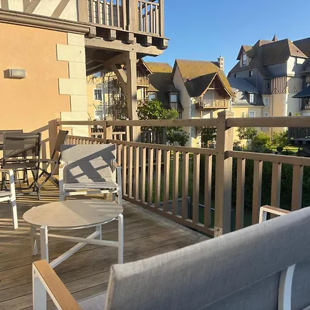La Presqu'ile 2 Bedrooms With Terrace And Garage Deauville
