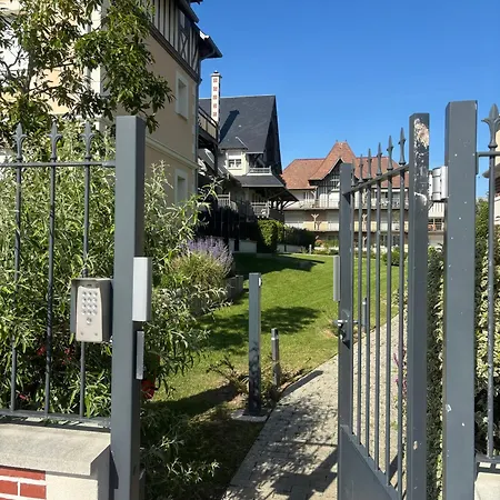 La Presqu'ile 2 Bedrooms With Terrace And Garage * Deauville