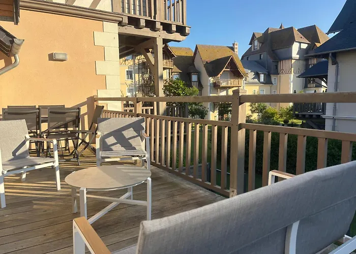 La Presqu'ile 2 Bedrooms With Terrace And Garage Deauville