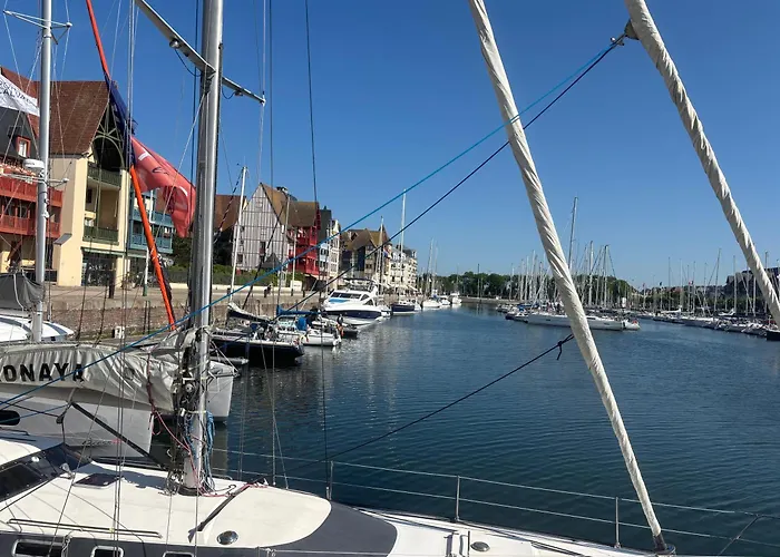 La Presqu'ile 2 Bedrooms With Terrace And Garage